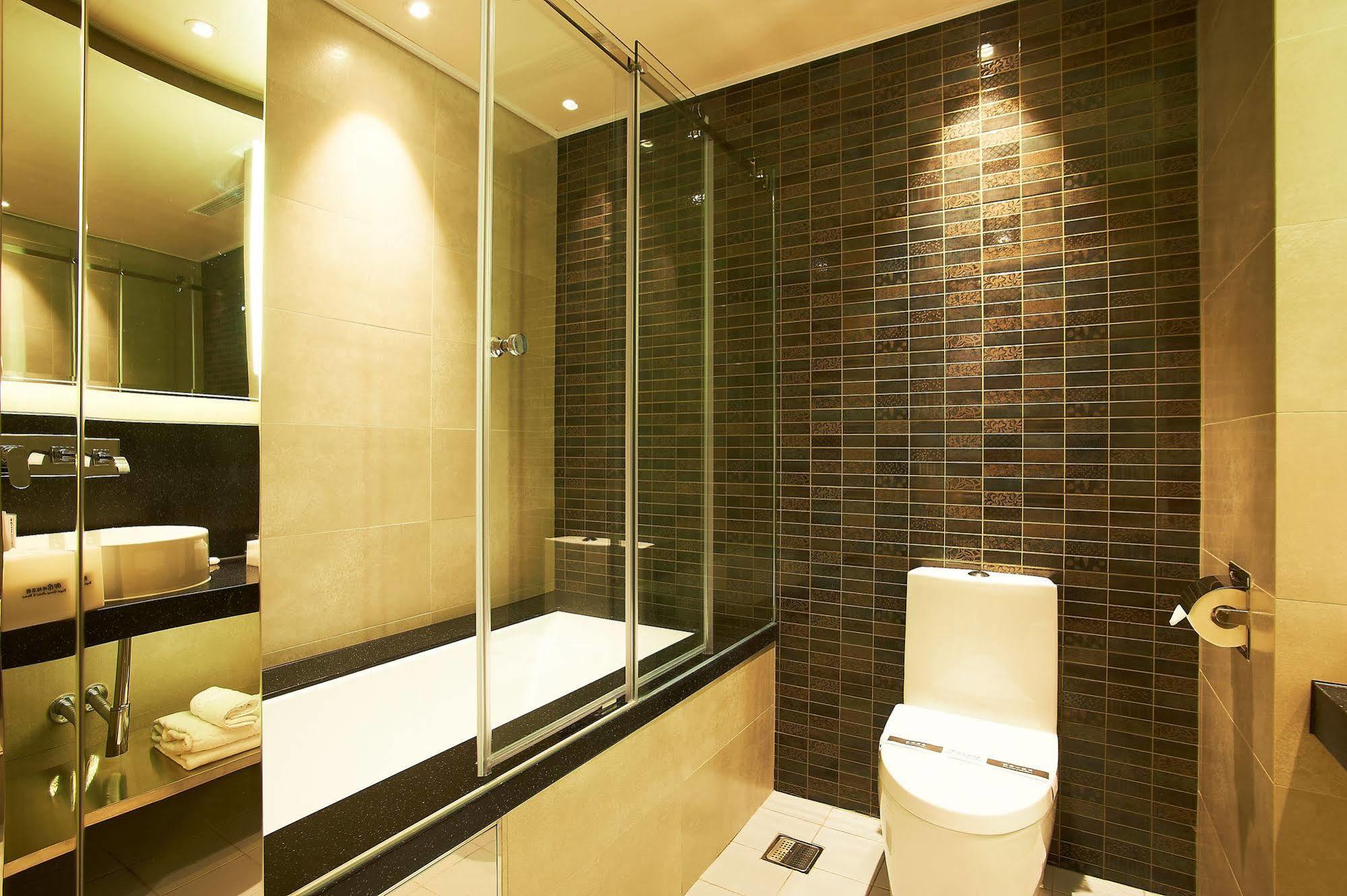 Royal Group Hotel Bo Ai Branch Kaohsiung Exterior photo